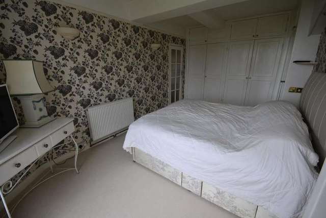  Image of 2 bedroom Flat for sale in Belle Hill Bexhill-on-Sea TN40 at 82 Belle Hill  Bexhill On Sea, TN40 2AR