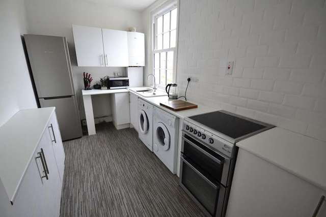  Image of 2 bedroom Flat for sale in Belle Hill Bexhill-on-Sea TN40 at 82 Belle Hill  Bexhill On Sea, TN40 2AR