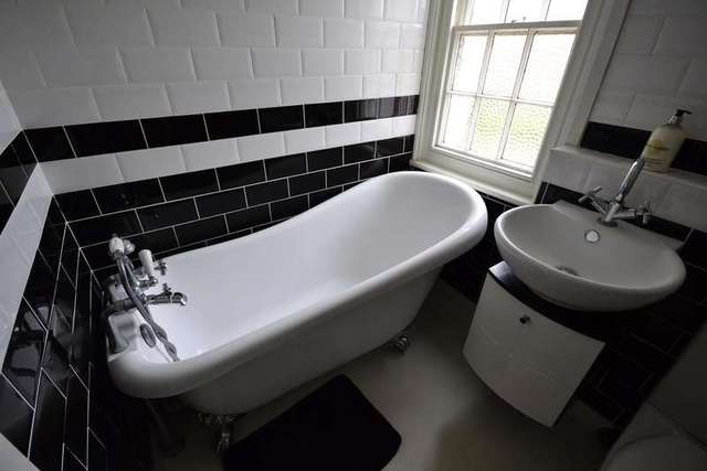  Image of 2 bedroom Flat for sale in Belle Hill Bexhill-on-Sea TN40 at 82 Belle Hill  Bexhill On Sea, TN40 2AR