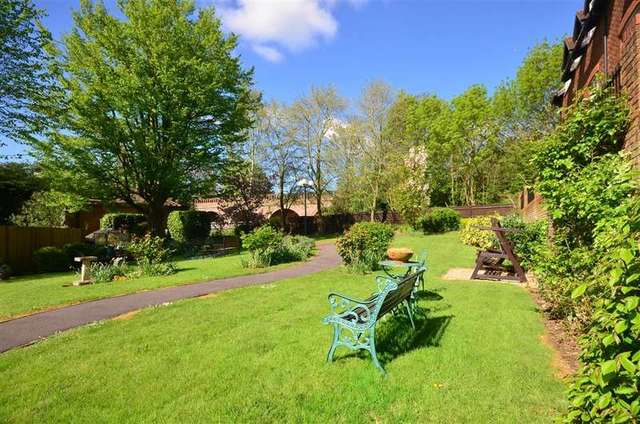  Image of 1 bedroom Retirement Property for sale in Belmont Road Leatherhead KT22 at Leatherhead Surrey Leatherhead, KT22 7DX