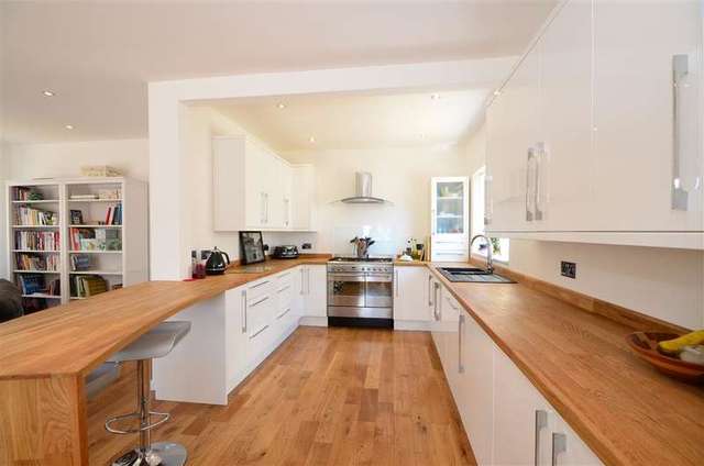  Image of 5 bedroom Detached house for sale in Bembridge Drive Hayling Island PO11 at Hayling Island Hampshire Hayling Island, PO11 9LU