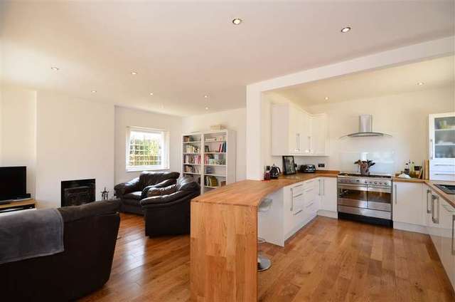  Image of 5 bedroom Detached house for sale in Bembridge Drive Hayling Island PO11 at Hayling Island Hampshire Hayling Island, PO11 9LU