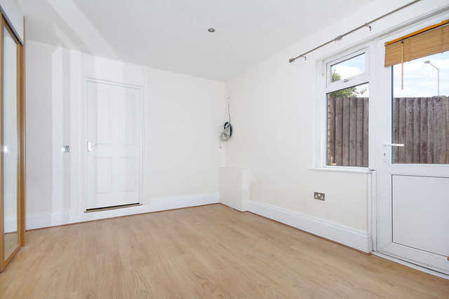  Image of 1 bedroom Studio flat for sale in Berrylands Road Berrylands Surbiton KT5 at Surrey  Surbiton, KT5 8PA