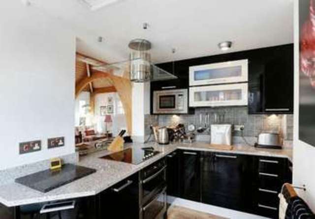  Image of 2 bedroom Flat for sale in Bethnal Green Road London E2 at Bethnal Green Road  London, E2 7DG
