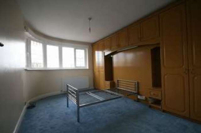  Image of 4 bedroom Semi-Detached house to rent in Beverley Gardens Stanmore HA7 at Beverley Gardens Harrow Stanmore, HA7 2AA