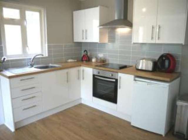  Image of 3 bedroom Bungalow for sale in Kings Road Blandford Forum DT11 at Blandford Forum Dorset Blandford Forum, DT11 7LB
