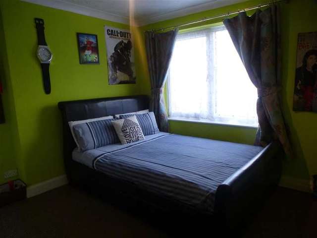  Image of 3 bedroom Terraced house for sale in Blenheim Avenue Chatham ME4 at Chatham Kent Chatham, ME4 6UU