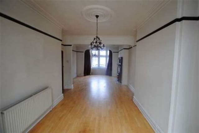  Image of 4 bedroom Terraced house to rent in Blenheim Avenue Ilford IG2 at Blenheim Avenue  Ilford, IG2 6JG