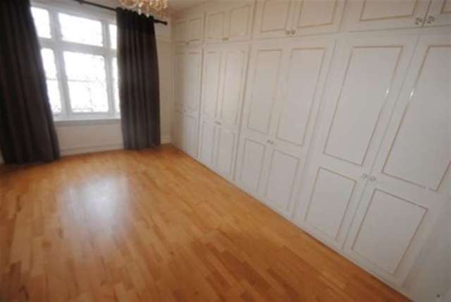  Image of 4 bedroom Terraced house to rent in Blenheim Avenue Ilford IG2 at Blenheim Avenue  Ilford, IG2 6JG