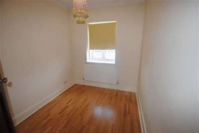 Image of 4 bedroom Terraced house to rent in Blenheim Avenue Ilford IG2 at Blenheim Avenue  Ilford, IG2 6JG