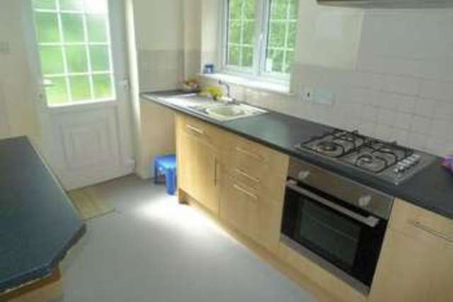  Image of 2 bedroom Semi-Detached house to rent in Park Road Bolton BL1 at Heaton BOLTON, BL1 4RD