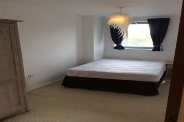  Image of 2 bedroom Flat to rent in Gotts Road Leeds LS12 at Leeds, LS12 1DL