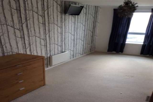  Image of 2 bedroom Flat to rent in Gotts Road Leeds LS12 at Leeds, LS12 1DL