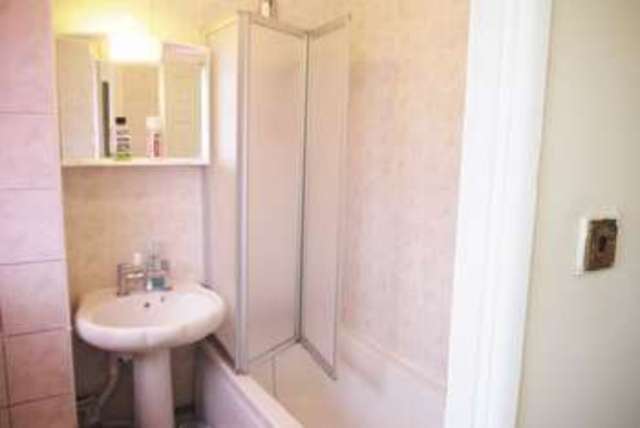  Image of 2 bedroom Terraced house to rent in Borrowdale Road Southampton SO16 at Borrowdale Road  Southampton, SO16 9DR