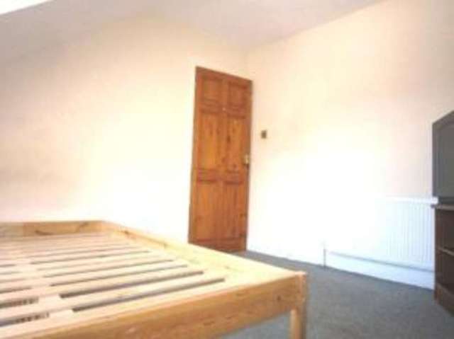  Image of 2 bedroom Flat for sale in Bournemouth Road Folkestone CT19 at Folkestone Kent Folkestone, CT19 5BA