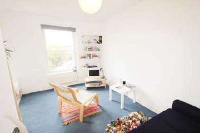 Image of 2 bedroom Flat to rent in Bouverie Road London N16 at Stamford Hill London Stamford Hill, N16 0AH