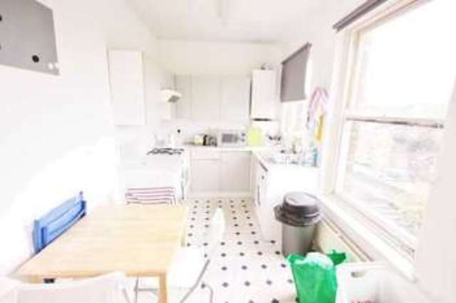 Image of 2 bedroom Flat to rent in Bouverie Road London N16 at Stamford Hill London Stamford Hill, N16 0AH
