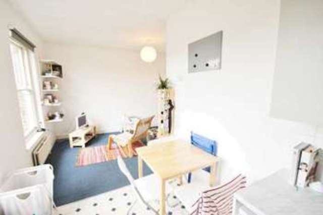  Image of 2 bedroom Flat to rent in Bouverie Road London N16 at Stamford Hill London Stamford Hill, N16 0AH