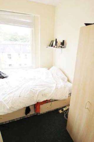  Image of 2 bedroom Flat to rent in Bouverie Road London N16 at Stamford Hill London Stamford Hill, N16 0AH