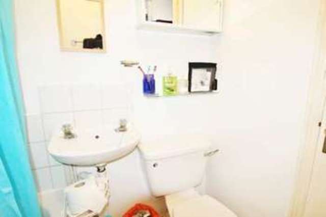  Image of 2 bedroom Flat to rent in Bouverie Road London N16 at Stamford Hill London Stamford Hill, N16 0AH