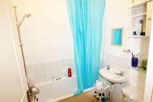  Image of 2 bedroom Flat to rent in Bouverie Road London N16 at Stamford Hill London Stamford Hill, N16 0AH