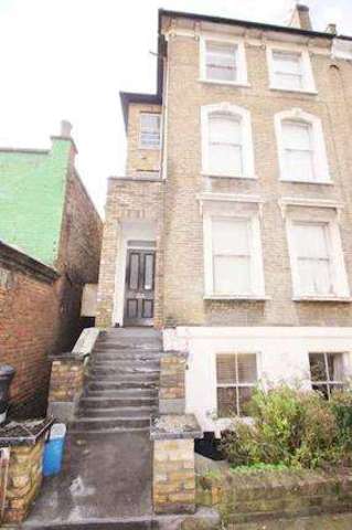  Image of 2 bedroom Flat to rent in Bouverie Road London N16 at Stamford Hill London Stamford Hill, N16 0AH