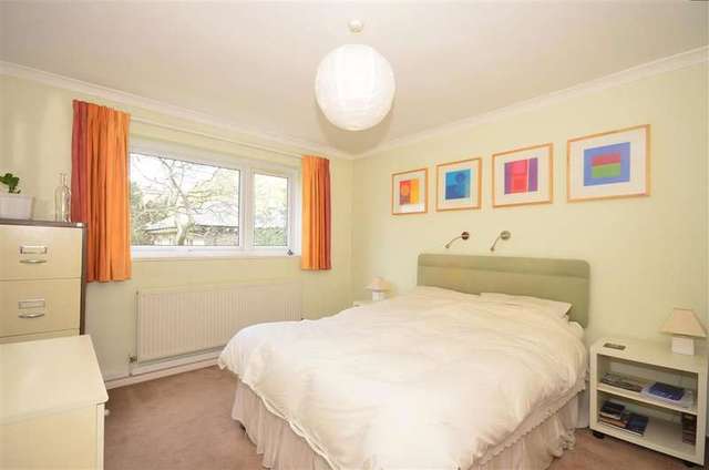  Image of 3 bedroom Flat for sale in Bramley Hill South Croydon CR2 at South Croydon Surrey South Croydon, CR2 6LT