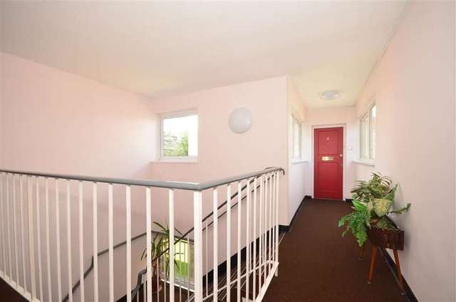  Image of 3 bedroom Flat for sale in Bramley Hill South Croydon CR2 at South Croydon Surrey South Croydon, CR2 6LT