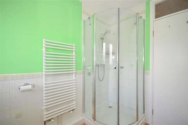  Image of 3 bedroom Flat for sale in Bramley Hill South Croydon CR2 at South Croydon Surrey South Croydon, CR2 6LT