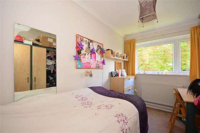  Image of 3 bedroom Flat for sale in Bramley Hill South Croydon CR2 at South Croydon Surrey South Croydon, CR2 6LT