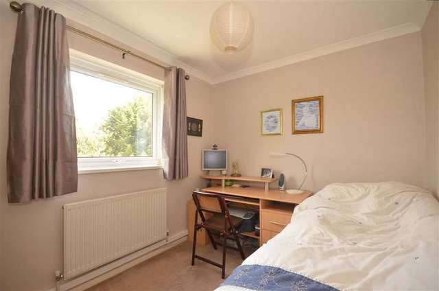  Image of 3 bedroom Flat for sale in Bramley Hill South Croydon CR2 at South Croydon Surrey South Croydon, CR2 6LT