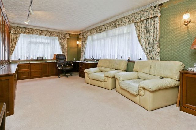  Image of 5 bedroom Detached house for sale in Baas Hill Close Broxbourne EN10 at Baas Hill Close  Broxbourne, EN10 7EU