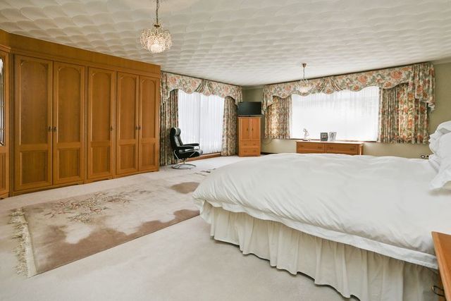  Image of 5 bedroom Detached house for sale in Baas Hill Close Broxbourne EN10 at Baas Hill Close  Broxbourne, EN10 7EU
