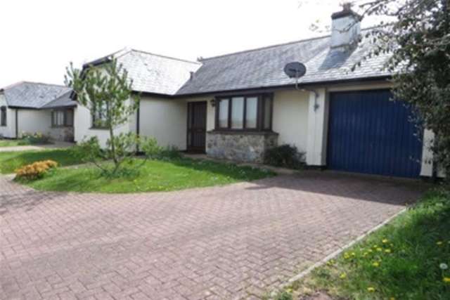  Image of 3 bedroom Bungalow to rent in Moorland View Buckfastleigh TQ11 at Buckfastleigh, TQ11 0AF