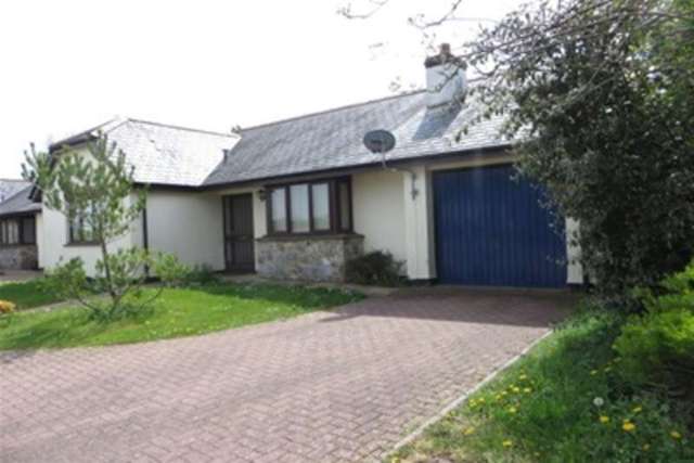  Image of 3 bedroom Bungalow to rent in Moorland View Buckfastleigh TQ11 at Buckfastleigh, TQ11 0AF