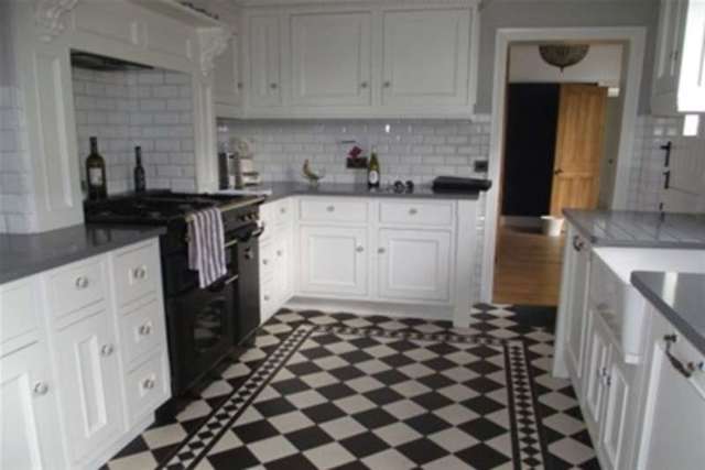  Image of 3 bedroom Detached house to rent in Trent Road Buckhurst Hill IG9 at Buckhurst Hill, IG9 5RT