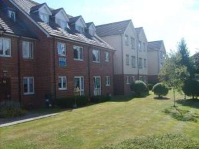  Image of 1 bedroom Flat for sale in Shrubbs Drive Middleton-on-Sea Bognor Regis PO22 at Shrubbs Drive Middleton On Sea Middleton-on-Sea, PO22 7SF