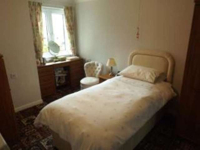  Image of 1 bedroom Flat for sale in Shrubbs Drive Middleton-on-Sea Bognor Regis PO22 at Shrubbs Drive Middleton On Sea Middleton-on-Sea, PO22 7SF