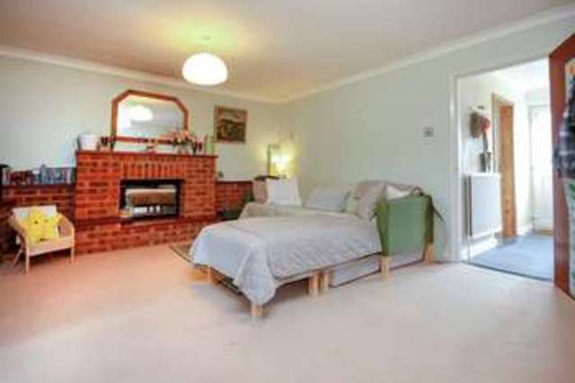  Image of 3 bedroom Terraced house for sale in Buckingham Road Tring HP23 at Buckingham Road  Tring, HP23 4HF