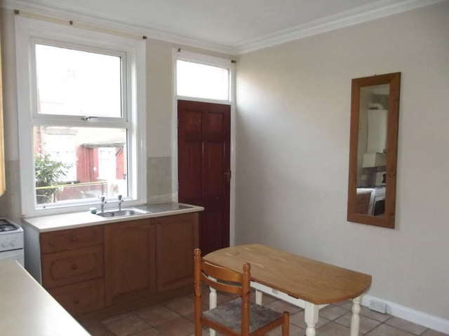  Image of 3 bedroom Terraced house to rent in Burlington Road Holbeck Leeds LS11 at Beeston Leeds West Yorkshire, LS11 7DS