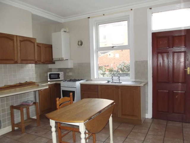  Image of 3 bedroom Terraced house to rent in Burlington Road Holbeck Leeds LS11 at Beeston Leeds West Yorkshire, LS11 7DS