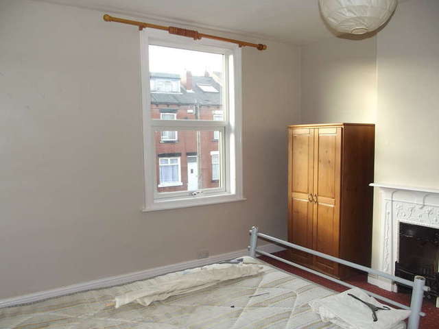  Image of 3 bedroom Terraced house to rent in Burlington Road Holbeck Leeds LS11 at Beeston Leeds West Yorkshire, LS11 7DS
