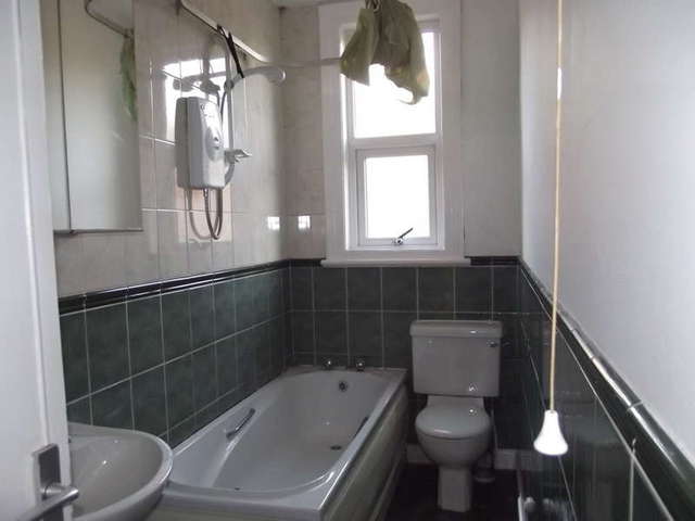  Image of 3 bedroom Terraced house to rent in Burlington Road Holbeck Leeds LS11 at Beeston Leeds West Yorkshire, LS11 7DS