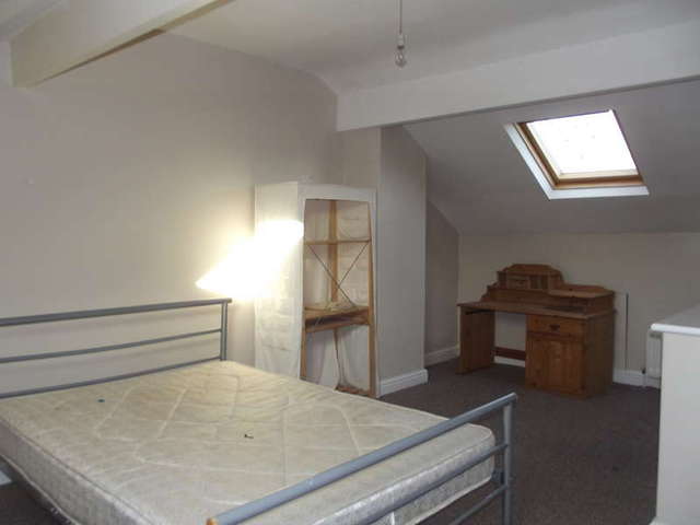  Image of 3 bedroom Terraced house to rent in Burlington Road Holbeck Leeds LS11 at Beeston Leeds West Yorkshire, LS11 7DS