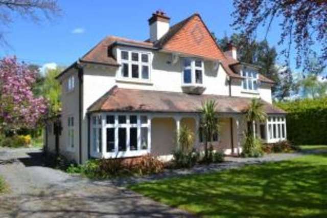  Image of 4 bedroom Detached house for sale in Maldon Road Burnham-on-Crouch CM0 at Burnham-on-Crouch Essex Stoneyhills, CM0 8NP