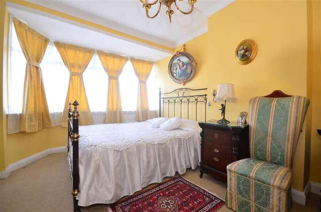  Image of 2 bedroom End of Terrace for sale in Burns Avenue Blackfen Sidcup DA15 at Sidcup Kent Sidcup, DA15 9HP