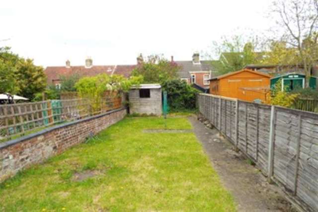  Image of 3 bedroom Terraced house to rent in Caernarvon Road Norwich NR2 at Norwich, NR2 3HX