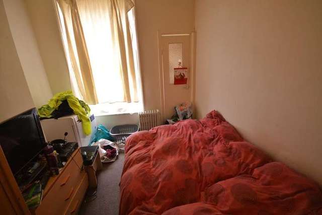  Image of 1 bedroom Flat for sale in Cambridge Gardens Hastings TN34 at Hastings, TN34 1EH