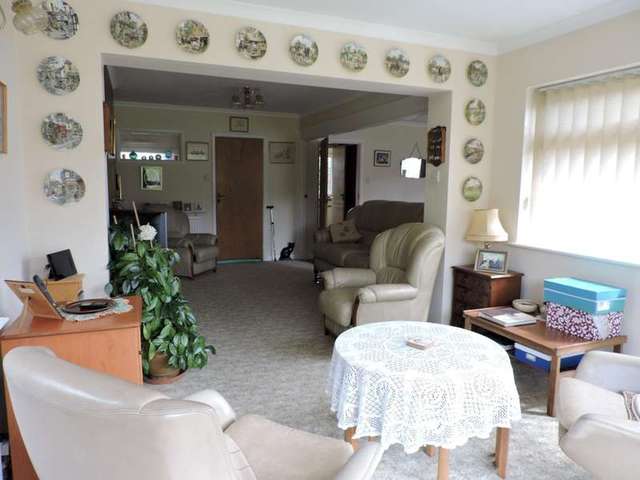  Image of 3 bedroom Bungalow to rent in Cambridge Road Kesgrave Ipswich IP5 at Kesgrave  Ipswich, IP5 1EW