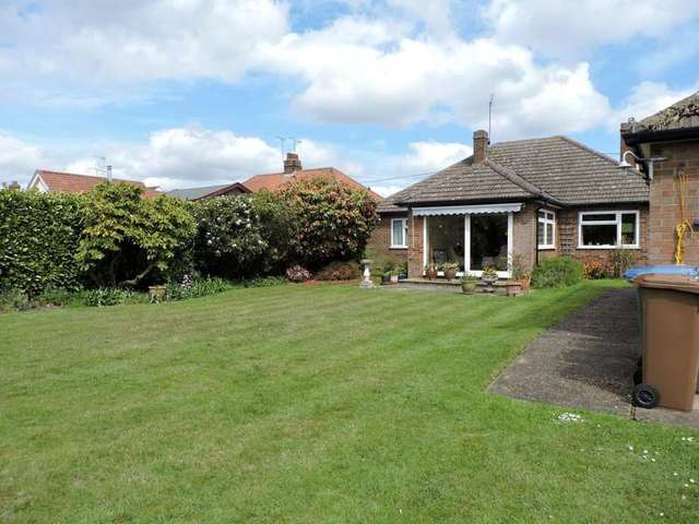  Image of 3 bedroom Bungalow to rent in Cambridge Road Kesgrave Ipswich IP5 at Kesgrave  Ipswich, IP5 1EW